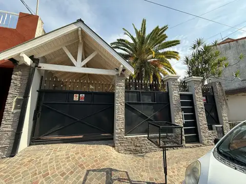 VENTA CASA RAMOS MEJIA 7 AMBIENTES