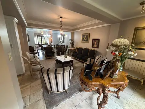 Casa 7 ambientes con 4 baños