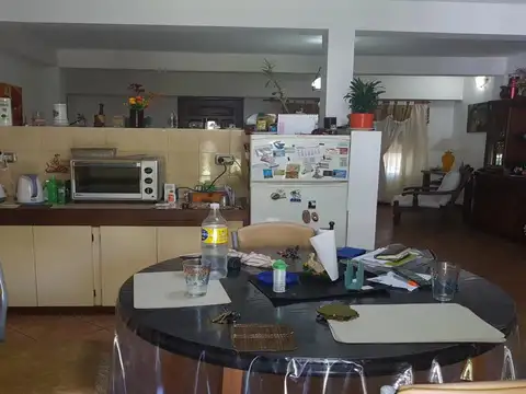 Casa 8 ambientes con 3 baños