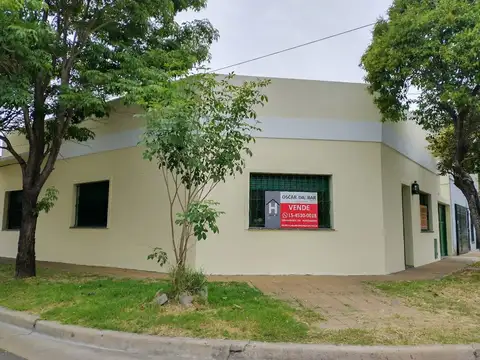 Casa en esquina Cañada de Gomez y Plumerillos