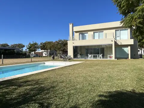 Casa en venta - Puertos del Lago - Barrio Vistas, 3 dormitorios muy buena calidad. RETASADA!!