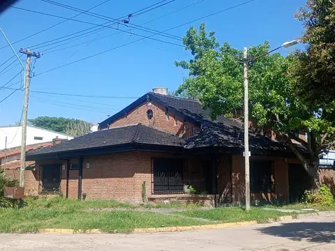CHALET EN ALQUILER MUY  BUENA  UBICACION EN  ITUZAINGO A POCAS CUADRAS DE LA ESTACION DE PADUA