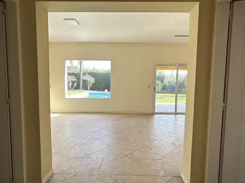 Casa en venta en los Jazmines con 3 dormitorios en lote perimetral.OPORTUNIDAD.