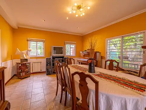 Casa 5 ambientes con 3 baños