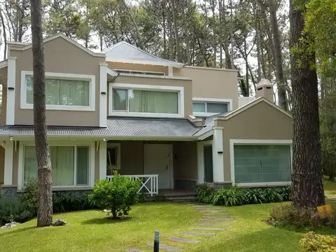 LAUREL entre DIVISADERO y AVEZ