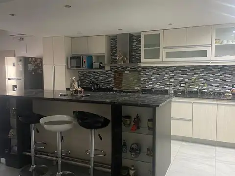 Casa 4 ambientes con 4 baños