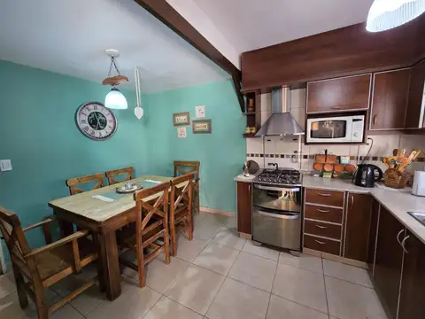 DUPLEX CON 4 DORMITORIOS Y 3 BAÑOS - EXC UBICACION