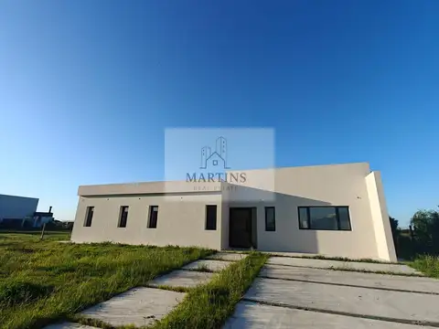 Casa en Venta con 4 cocheras