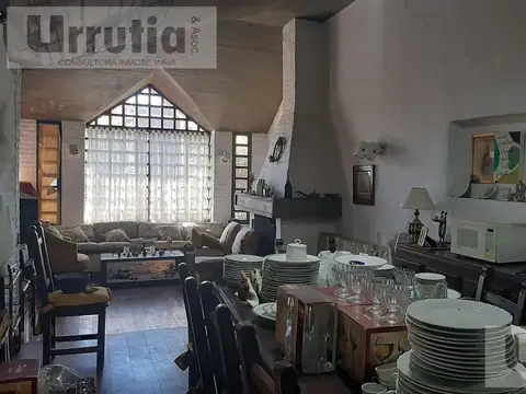 Casa en Venta con 2 cocheras