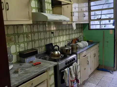 Casa 10 ambientes con 2 baños