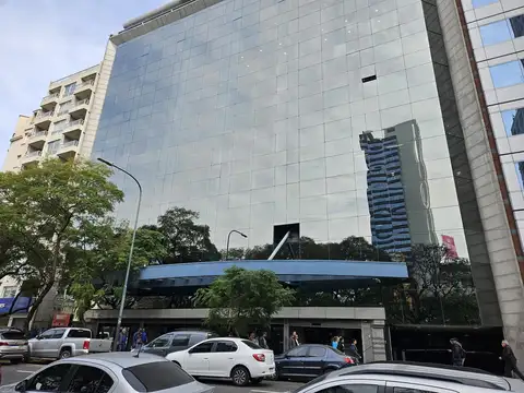 Imponente oficina corporativa de 600 m2 en PB amoblada. Edificio de categoría