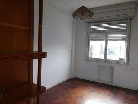 Muy buen departamento de 3 ambientes. Luminoso.