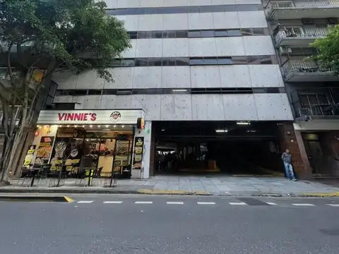 VENTA COCHERA FIJA CUBIERTA  EN RECOLETA