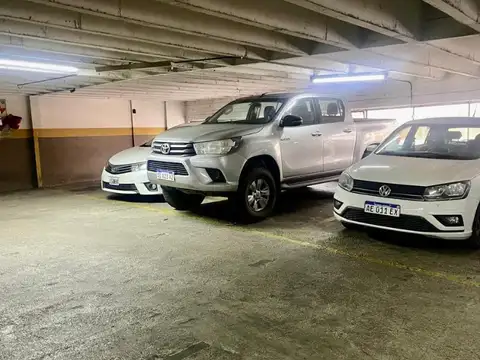 VENTA COCHERA FIJA CUBIERTA  EN RECOLETA