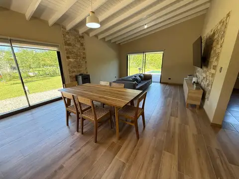 Casa 5 ambientes con 2 baños