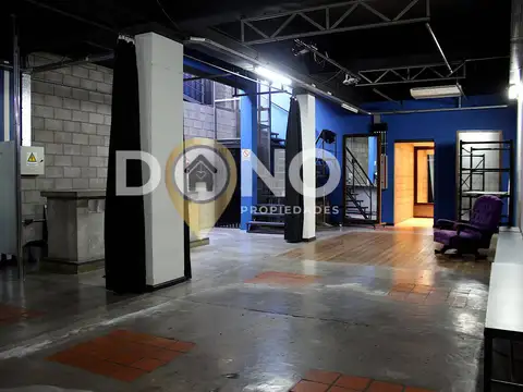 Oficina 10 ambientes con 5 baños