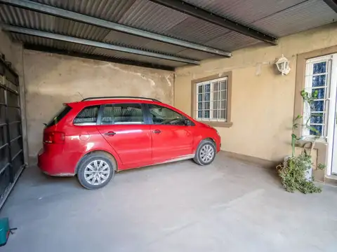 Casa 6 ambientes con 2 baños