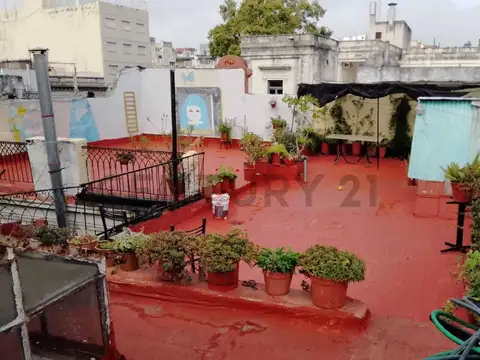 VENTA PH 7 AMBIENTES, SIN EXPENSAS, APTO CREDITO, EN BALVANERA