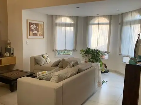 Casa en Venta en Centenario, USD 330.000