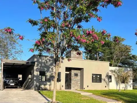 Casa en Venta con 2 cocheras