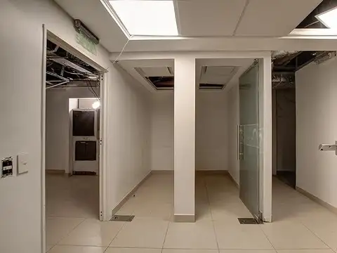 Excelente Edificio Corporativo de Local mas Oficinas con grán Boveda en el subsuelo