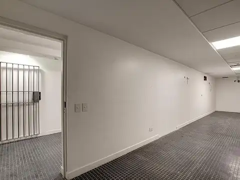 Excelente Edificio Corporativo de Local mas Oficinas con grán Boveda en el subsuelo