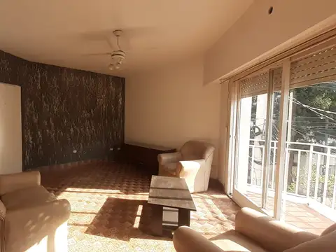 Reconquista 100, Piso 1