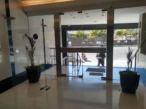 Oficina en Alquiler con 1 cochera