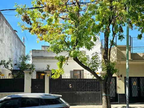 CASA 4 AMB y ESCRITORIO PILETA Y QUINCHO V.URQUIZA