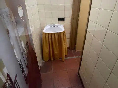 EXCELENTE LOCAL - MUY BUENA UBICACION