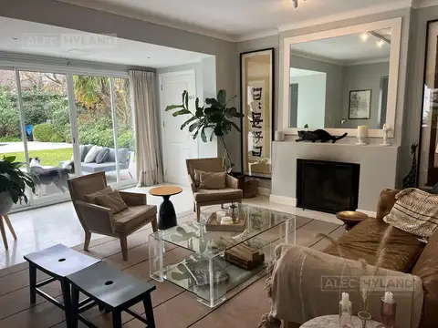 Casa 4 ambientes con 4 baños