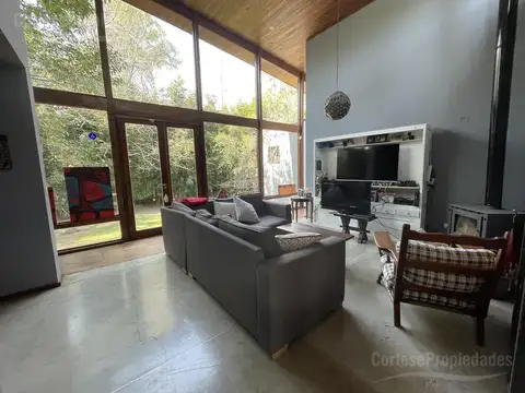 Casa 5 ambientes con 3 baños