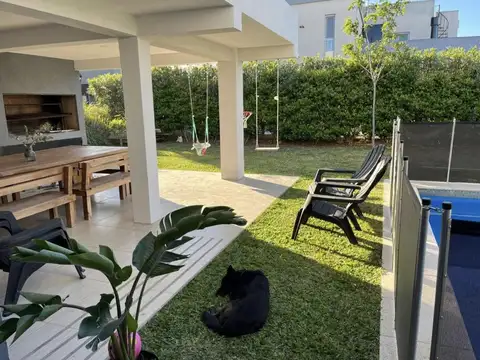 Casa 4 ambientes con 3 baños