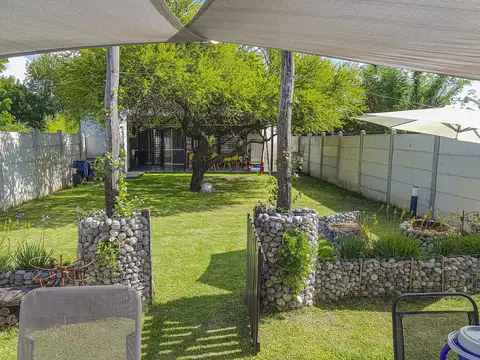 Casa 8 ambientes con 4 baños