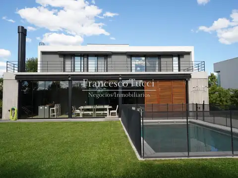 Casa en venta 5 ambientes lote central con pileta Terravista