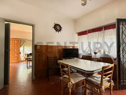 Venta de casa 4 ambientes con garage y jardín, San Martín, Mar del Plata.