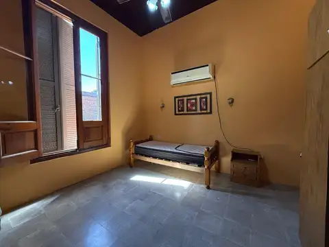 Casa 6 ambientes con 2 baños