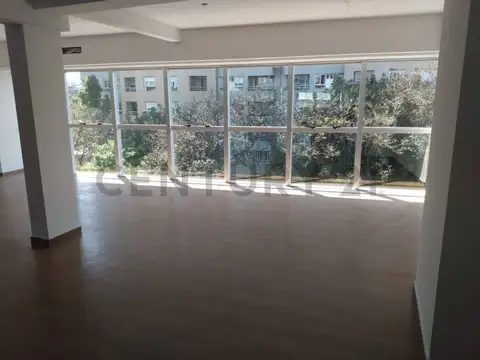 Av. Belgrano 32000, Piso 1