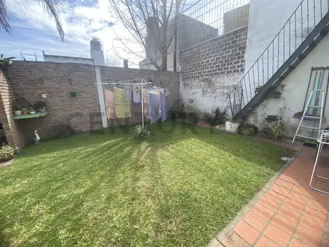 Casa con local comercial