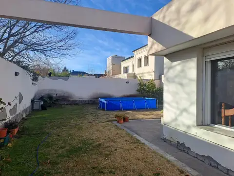 Casa en Venta con 4 cocheras