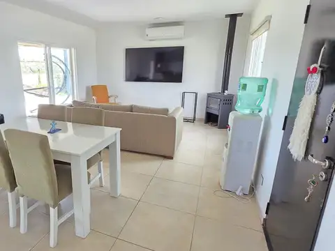 Casa 4 ambientes con 2 baños