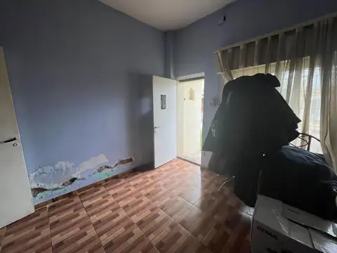 Casa de 3 ambientes con patio y cochera