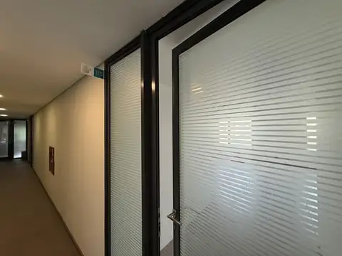 Oficina en Alquiler con 2 cocheras