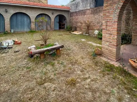 Casa en Venta con 3 cocheras