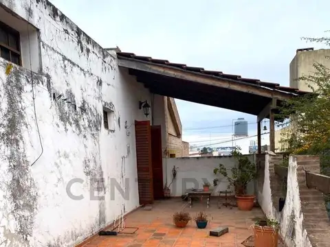 Casa 7 ambientes con 2 baños
