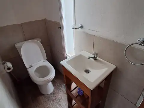 Casa 6 ambientes con 2 baños