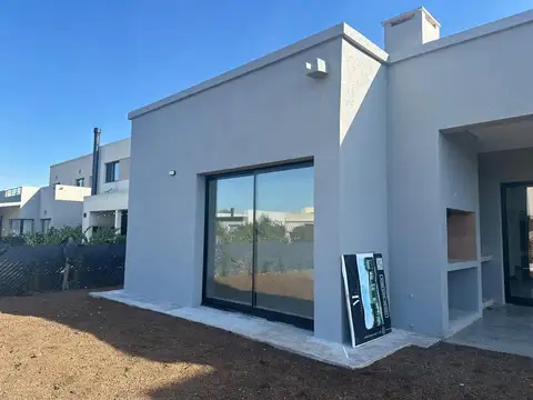 Casa en Venta en Pilar del Este - San Ramon, USD 190.000