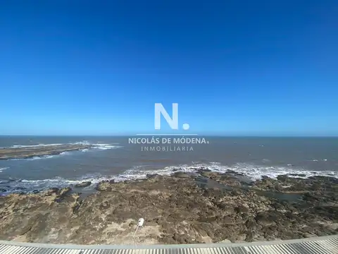 Pent-house de lujo sobre el mar en península de Punta del Este