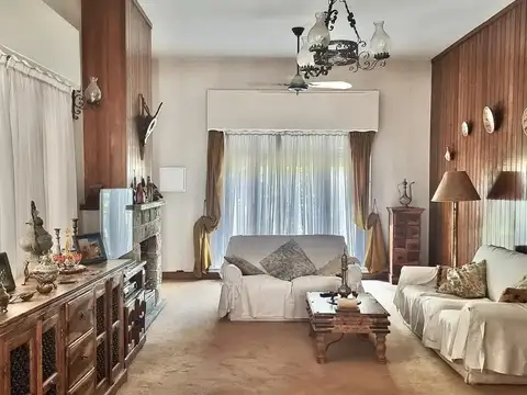 Casa en Venta con 4 cocheras