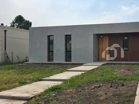 Casa  en Venta en Santa Elisa, Pilar del Este, Pilar
